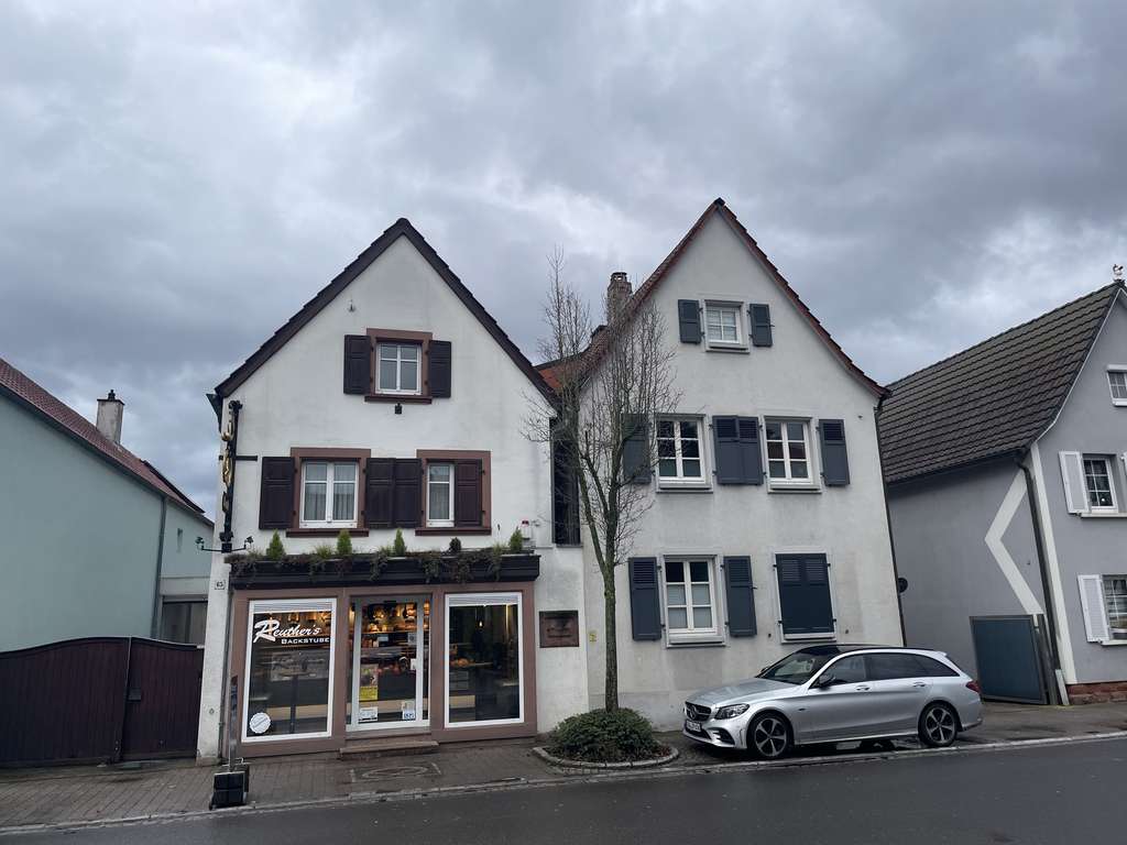 Immobilie in Herxheim - Gepflegtes und großzügiges Wohnhaus mit großem Gewerbeanteil, Hofraum und Garten - Bild 0