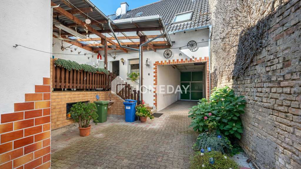 Immobilie in Philippsburg - Zwei Wohneinheiten, ein Zuhause: charmantes Reihenhaus mit Anbau und vielseitigem Platzangebot in P - Bild 1