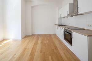 Wohlfühlen am Ostendplatz: Sanierter Altbau, EBK, Balkon & hohe Decken  – 70188 Ostheim, Stuttgart – Vorschaubild 4