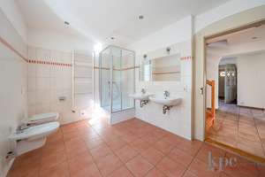 Gräfelfing! Walmdach-Villa mit sep. Gästehaus auf über 1.200m² Grund! Ausbaureserve (DG)! – Die vollständige Adresse der Immobilie erhältst du vom Anbieter., 82166 Gräfelfing – Vorschaubild 11