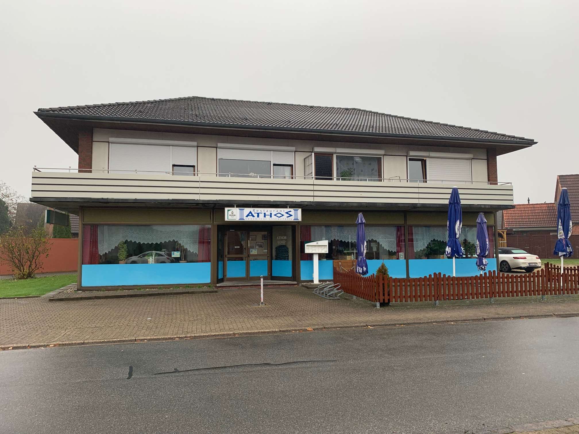 Gepflegtes Walmdachhaus mit 2 Wohneinheiten und Gewerbeeinheit in 25560 Schenefeld., Steinburg Kreis – Bild 1