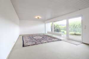 Wohnen auf einer Ebene: Bungalow mit Garten, Keller, Zwei Garagen und Freistellplatz – Zollernalbkreis – Vorschaubild 9