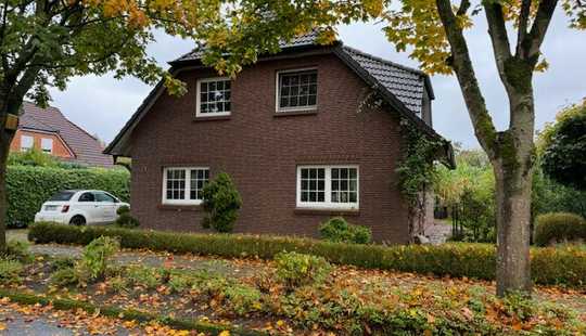 Bild von Einfamilienhaus (möglich mit Einliegerwohnung) in Zetel zentral gelegen zu verkaufen