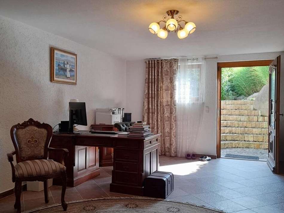 Büro /Zimmer UG