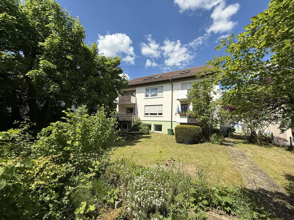 Immobilie in Leonberg - Freistehendes Mehrfamilienhaus mit viel Potenzial für Familien - Bild 1