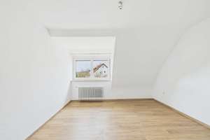 IMMO KUBE! Teilsaniertes Zweifamilienhaus mit großem Garten und Doppelgarage in Winkelhaid – Die vollständige Adresse der Immobilie erhältst du vom Anbieter., 90610 Winkelhaid – Vorschaubild 4