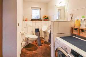 Sofort wohlfühlen: 2 Familienhaus mit großem Garten und Doppelgarage in München – München – Vorschaubild 12