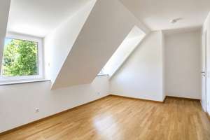 Freie 3-Zimmer-Maisonette | Galerie | Süd-Loggia  | Parkett | Fußbodenhzg. | Lift | KfW 40 A+ – Die vollständige Adresse der Immobilie erhältst du vom Anbieter., 81549 Südgiesing, München – Vorschaubild 4
