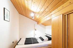 Gepflegtes EFH mit unverbaubarem Ausblick, voll möbliert – Landshut (Kreis) – Vorschaubild 10