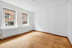 Charmante 3-Zimmer-Hochparterre-Wohnung mit Potenzial in zentraler Lage – Hamburg – Vorschaubild 4