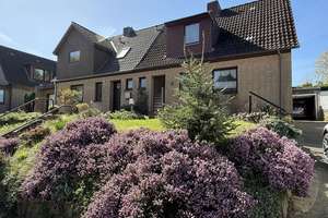 Charmante Doppelhaushälfte mit großem Garten – ideal für Handwerker mit Vision – Die vollständige Adresse der Immobilie erhältst du vom Anbieter., 24340 Eckernförde – Vorschaubild 1