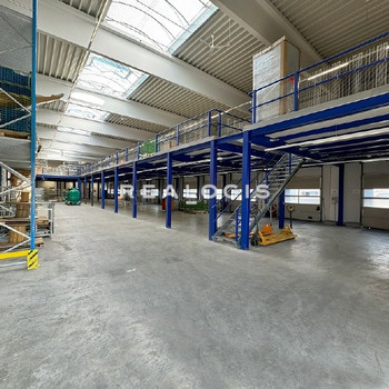 bis zu 2.400 m² Logistikfläche I 13 Rampentore I direkt an der A8