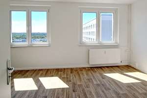 Geräumige Familienwohnung mit Balkon – direkt bezugsfrei – Richard-Paulick-Straße 12, 6124 Südliche Neustadt, Halle (Saale) – Vorschaubild 3