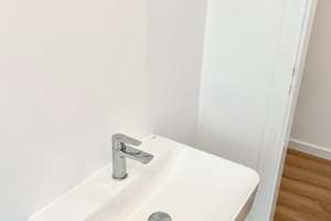 Erstbezug nach Renovierung! Helle 2-Zimmer Wohnung! Balkon! Keller! Stellplatz! – Brunhildenstraße 29, 65189 Südost, Wiesbaden – Vorschaubild 11