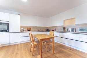 Hochwertig kernsanierte 3-Zimmer-Wohnung mit zwei Balkonen und Garage am Mulang – 34131 Bad Wilhelmshöhe, Kassel – Vorschaubild 4