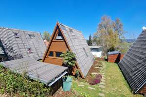 Günstig ins Eigenheim!
Kleines Chalet zum top Preis. Billiger als Miete. Tolle Lage und gut saniert – Die vollständige Adresse der Immobilie erhältst du vom Anbieter., 94078 Freyung – Vorschaubild 2
