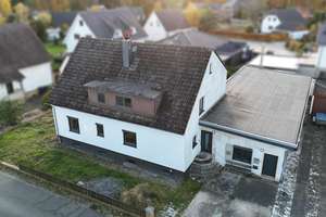 Ideal für Kapitalanleger und Familien / 4 sanierte Wohneinheiten / mehr Mieteinnahmen möglich