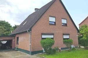 OSTSEENÄHE, FAMILIENTRAUM MIT VIEL RAUM UND PLATZ  IN RUHIGER U. GRÜNER LAGE V.  LÜTJENBURG: – Die vollständige Adresse der Immobilie erhältst du vom Anbieter., 24321 Lütjenburg – Vorschaubild 1