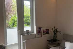 Stilvolle 2-Zimmer-Wohnung mit Balkon und Vollmöblierung  – Lindenstraße 120, 40233 Düsseldorf – Vorschaubild 2