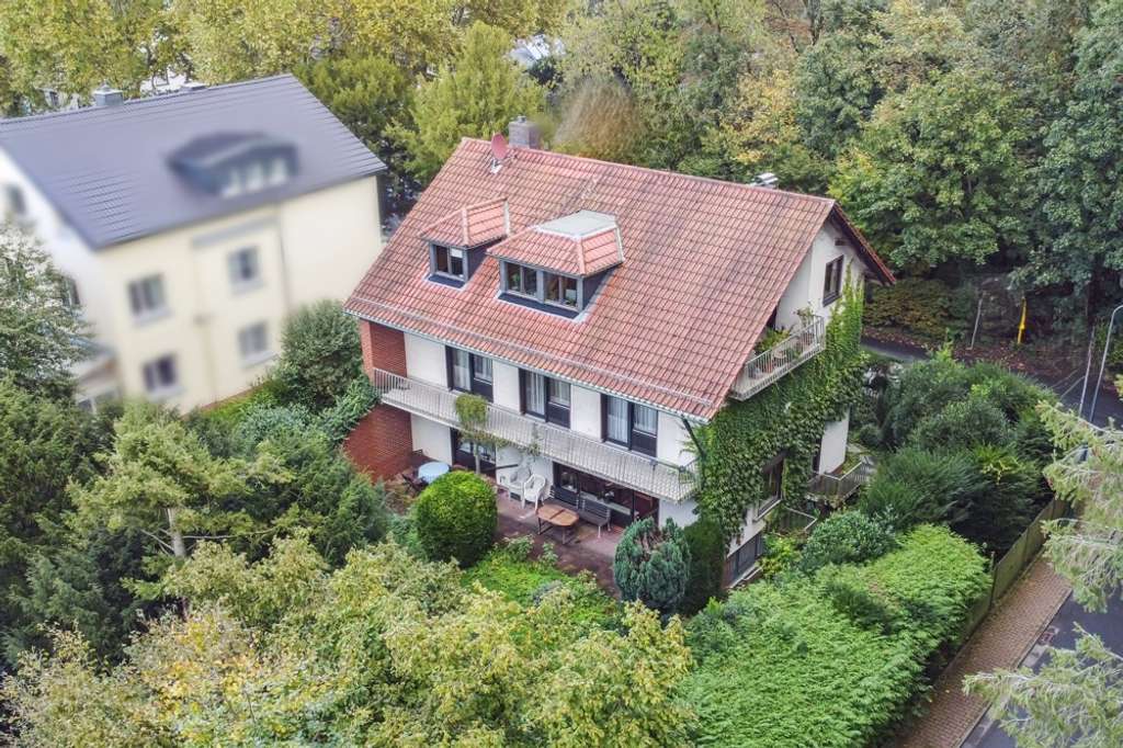 ++Naturnahes Wohnen in exklusiver Lage – Freistehendes Zweifamilienhaus direkt am Stadtwald++