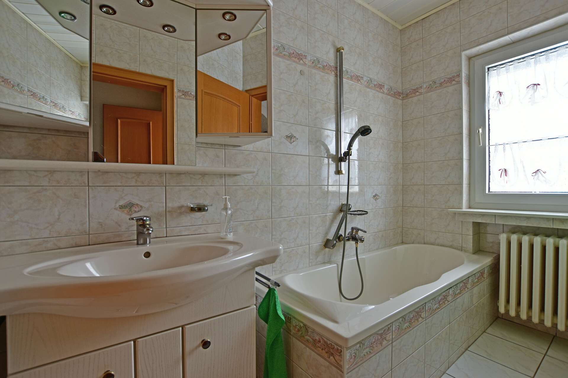 Immobilie in Niedenstein - Gepflegtes Ein- bis Zweifamilienhaus in reizvoller Feldrandlage von Niedenstein-Metze - Bild 13