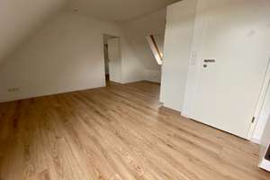 Exklusive 2 Zimmer DG-Wohnung + Einbauküche in Hanau Stadtmitte (nähe Klinikum) – In den Türkischen Gärten 20, 63450 Innenstadt, Hanau – Vorschaubild 1
