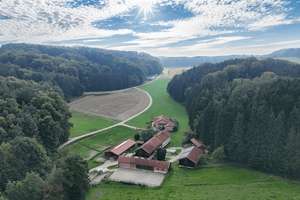Einzigartiger Pferdehof in traumhafter Alleinlage – Naturparadies mit Wiesen, Wald und Pferdehaltung – Die vollständige Adresse der Immobilie erhältst du vom Anbieter., 84533 Marktl – Vorschaubild 2