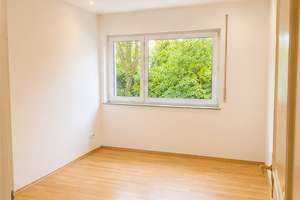 Großzügige 5-Zi.- mit Balkon, Direkter Zugang zu Pegnitzauen zwischen Johannis und Kleinweidenmühle – Kontumazgarten 20, 90429 Himpfelshof, Nürnberg – Vorschaubild 8