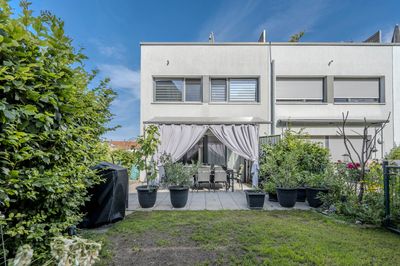Viel Platz für die Familie – Reiheneckhaus mit Garten und Dachterrasse