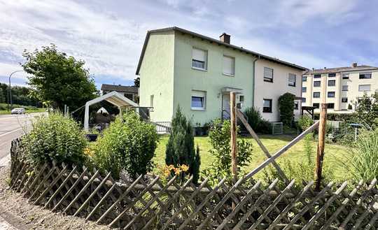 Gepflegte und vermietete Doppelhaushälfte mit großem Garten