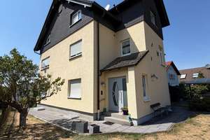 Schicke 4 Zimmerwohnung mit eigenem Gartenanteil
