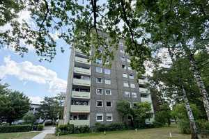 NÜRNBERG-LANGWASSER: 3-ZIMMER-ETW MIT LOGGIA IN RUHIGER LAGE ZWISCHEN MESSE UND FRANKEN-CENTER – Nürnberg – Vorschaubild 2