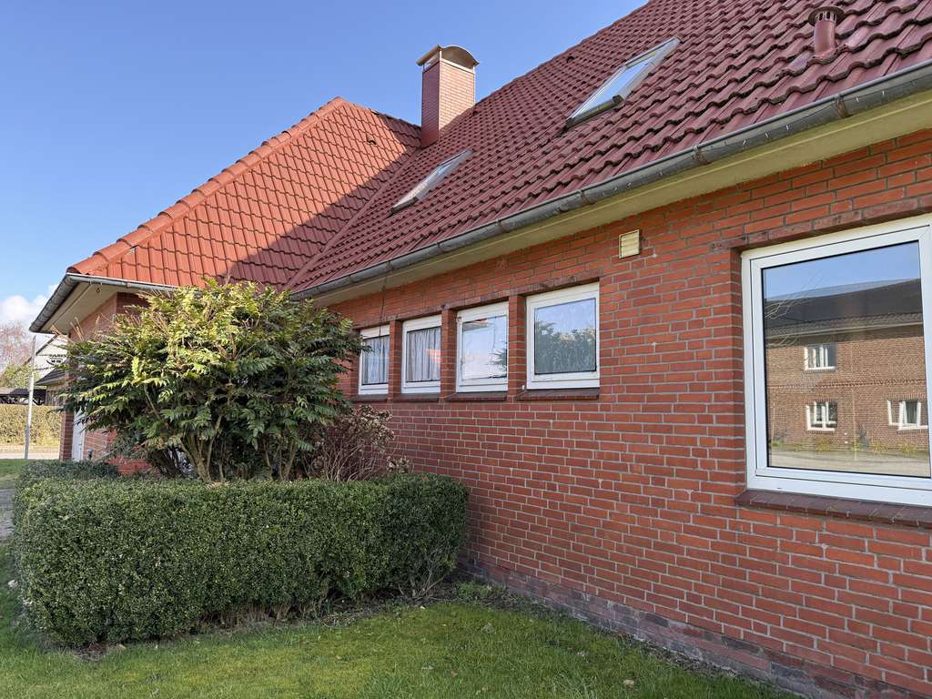 Immobilie in Garding - Viel Platz für neue Ideen: sanierungsbedürftiges Wohnhaus mit 2 Garagen auf großzügigem Grundstück - Bild 2