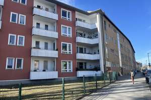 Bezugsfrei, sanierte Kapitalanlage 1. Z Wohnung zentral, hell, Balkon, Keller, S-Stresowstr.