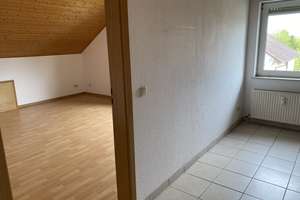 Neuwertige DG-Wohnung mit zwei Zimmern und Einbauküche in Hamm/Sieg – Beethovenstrasse 6a, 57577 Hamm (Sieg) – Vorschaubild 4