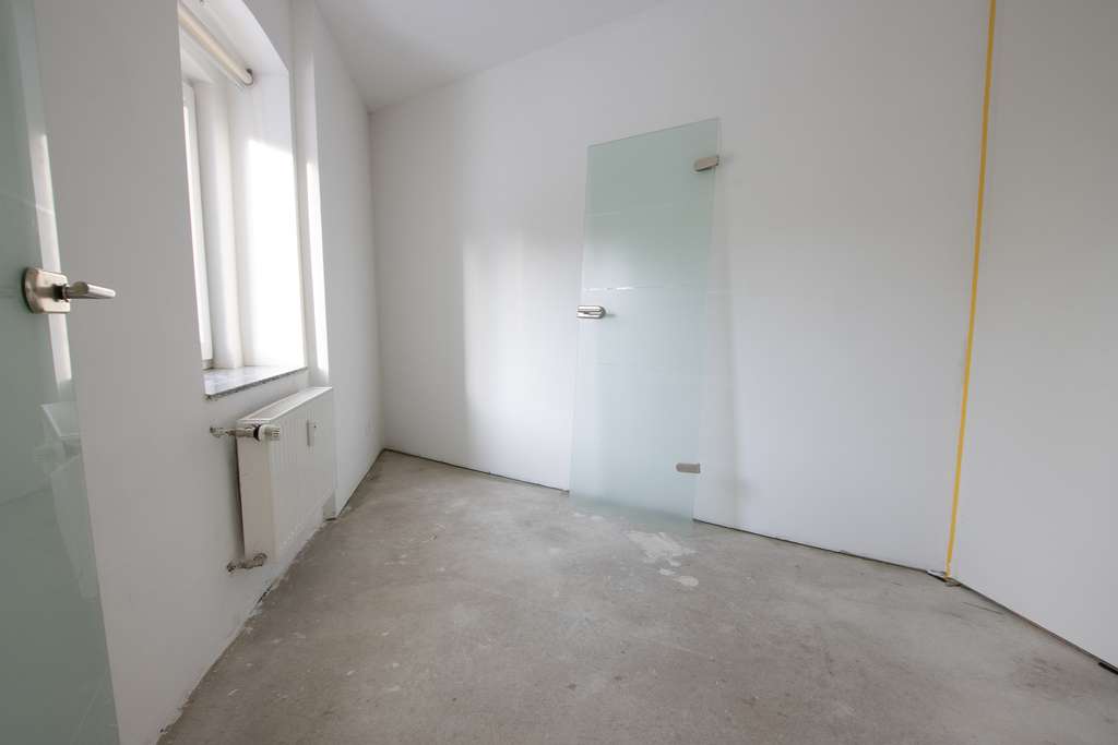 Immobilie in Pulheim - Helle und außergewöhnliche Wohneinheit mit 2 Stellplätzen und sonniger Terrasse (ohne Garten) - Bild 2