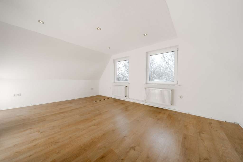 Immobilie in Osteel - Einfamilienhaus oder Ferienhaus an der Nordsee – Alleinlage mit 1.670 m² Grundstück - Bild 3