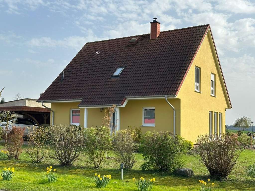 Immobilie in Boitzenburger Land - Modernes Einfamilienhaus mit 1.800 m² Garten + 3.300 m² Ackerland/Wiese – vielseitig nutzbar - Bild 1
