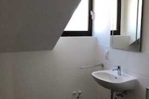 Ansprechende 3-Zimmer-Dachgeschosswohnung mit EBK in Aachen – Adalbertsteinweg 218, 52066 Aachen – Vorschaubild 1
