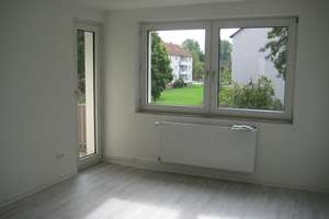 Erdgeschlosswohnung in guter Lage mit saniertem Wannenbad – Schierholzstr. 104 B, 30655 Groß-Buchholz, Hannover – Vorschaubild 1