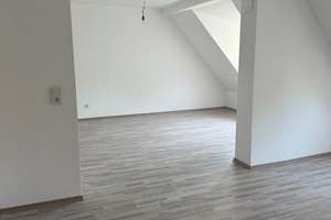 Charmante Dachgeschosswohnung im 2. Obergeschoss– großzügiges Wohnen im beliebten Stadtosten – 93055 Ostenviertel, Regensburg – Vorschaubild 2