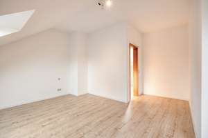 DHH in Fischenich, mit schönem Garten + großer Terrasse ideal für Familien, Garage, Linie 18 ca.700m – Die vollständige Adresse der Immobilie erhältst du vom Anbieter., 50354 Hürth – Vorschaubild 27