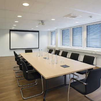 STOCK | nahe dem Flughafen | Kantine | repräsentativer Eingangsbereich