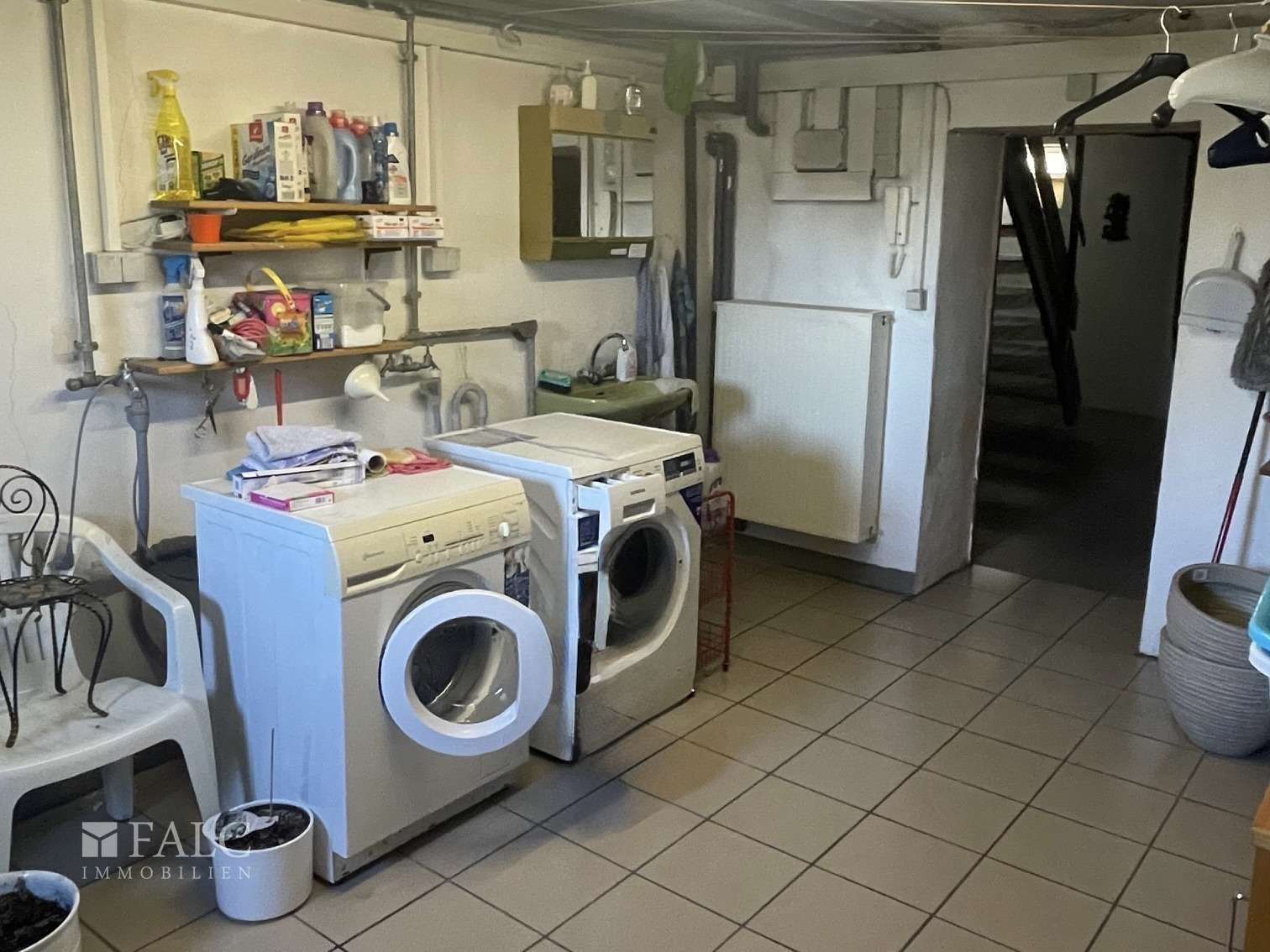 Immobilie in Mandelbachtal - Zweifamilienhaus mit Halle, Werkstatt und Garagen - Bild 15