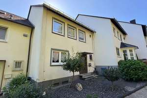 Familienfreundliches Reihenhaus mit Garten & Garage auf der Karthause