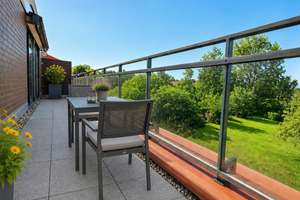 Großzügig wohnen zu zweit – 111 m² Endetage mit sonnigen Räumen, Dachterrasse mit Freiblick sowie TG – Die vollständige Adresse der Immobilie erhältst du vom Anbieter., 22359 Volksdorf, Hamburg – Vorschaubild 16