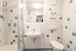 Stilvoll möblierte Etagenwohnung mit Balkon in zentraler Lage! – Mönchstraße 27, 70191 Am Pragfriedhof, Stuttgart – Vorschaubild 4