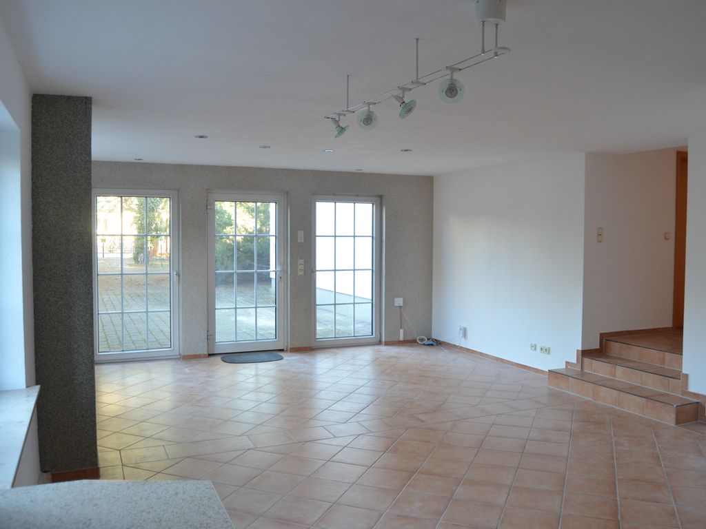 Schöne Wohnung mit großer Wohnküche, Fußbodenheizung und Terrasse in