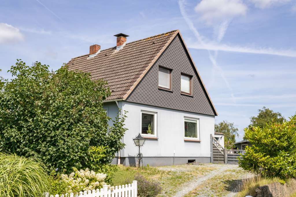 Teilsaniertes Einfamilienhaus in ruhiger Lage mit Vollkeller