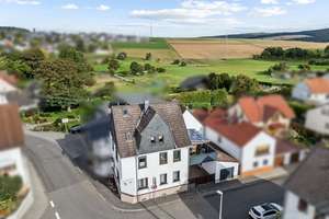 Einfamilienhaus mit ELW im Teileigentum in ruhiger Ortsrandlage – Die vollständige Adresse der Immobilie erhältst du vom Anbieter., 65529 Waldems – Vorschaubild 1